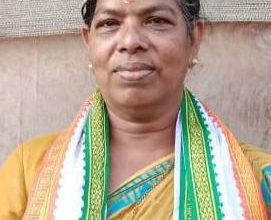 Photo of നാട്ടികയിൽ കുടുംബശ്രീ കോൺഗ്രസ്സിന്.തൃപ്രയാർ:-നാട്ടിക ഗ്രാമപഞ്ചായത്ത് കുടുംബശ്രീ സി ഡി എസ് തിരഞ്ഞെടുപ്പിൽ കോണ്ഗ്രസ് സ്ഥാനാർഥിയായി സി ഡി എസ് ചെയർപേഴ്സൻ സ്ഥാനത്തേക്ക് മത്സരിച്ച കമല ശ്രീകുമാർ തിരഞ്ഞെടുക്കപ്പെട്ടു. നാട്ടിക ഗ്രാമപഞ്ചായത്തിലെ 8-ആം വാർഡിനെയാണ് കമല പ്രതിനിധീകരിക്കുന്നത്. ചെയർപേഴ്സന്റെ വിജയത്തിൽ ആഹ്ലാദം പ്രകടിപ്പിച്ചുകൊണ്ട് കോൺഗ്രസ്‌ പ്രവർത്തകർ തൃപ്രയാറിൽ പ്രകടനം നടത്തി. സി ഡി എസ് മെമ്പർമാരായ ഹേമ പ്രേമൻ, ജീജ ശിവൻ,ശ്രീദേവിമാധവൻ,പുഷ്പ കുട്ടൻ, രമ്യ അനിൽകുമാർ കോൺഗ്രസ്സ് പ്രവർത്തകരായ വി ആർ വിജയൻ, പി സി ജയപാലൻ,ബിന്ദു പ്രദീപ് കെ വി ദാസൻ സി എസ് മണികണ്ഠൻ, പി എം സിദ്ധിഖ്‌, പി സി മണികണ്ഠൻ, രഹന ബിനീഷ്, റീന പത്മനാഭൻ, പത്മപ്രഭ നാട്ടിക , ലയേഷ് മങ്ങാട്ട്. തുടങ്ങിയവർ പങ്കെടുത്തു.നാട്ടികയിൽ കുടുംബശ്രീ കോൺഗ്രസ്സിന്. തൃപ്രയാർ:-            നാട്ടിക ഗ്രാമപഞ്ചായത്ത് കുടുംബശ്രീ സി ഡി എസ് തിരഞ്ഞെടുപ്പിൽ കോണ്ഗ്രസ് സ്ഥാനാർഥിയായി സി ഡി എസ് ചെയർപേഴ്സൻ സ്ഥാനത്തേക്ക് മത്സരിച്ച കമല ശ്രീകുമാർ തിരഞ്ഞെടുക്കപ്പെട്ടു. നാട്ടിക ഗ്രാമപഞ്ചായത്തിലെ 8-ആം വാർഡിനെയാണ് കമല പ്രതിനിധീകരിക്കുന്നത്. ചെയർപേഴ്സന്റെ വിജയത്തിൽ ആഹ്ലാദം പ്രകടിപ്പിച്ചുകൊണ്ട് കോൺഗ്രസ്‌ പ്രവർത്തകർ തൃപ്രയാറിൽ പ്രകടനം നടത്തി. സി ഡി എസ് മെമ്പർമാരായ ഹേമ പ്രേമൻ, ജീജ ശിവൻ,ശ്രീദേവിമാധവൻ,പുഷ്പ കുട്ടൻ, രമ്യ അനിൽകുമാർ കോൺഗ്രസ്സ് പ്രവർത്തകരായ വി ആർ വിജയൻ, പി സി ജയപാലൻ,ബിന്ദു പ്രദീപ് കെ വി ദാസൻ സി എസ് മണികണ്ഠൻ, പി എം സിദ്ധിഖ്‌, പി സി മണികണ്ഠൻ, രഹന ബിനീഷ്, റീന പത്മനാഭൻ, പത്മപ്രഭ നാട്ടിക , ലയേഷ് മങ്ങാട്ട്. തുടങ്ങിയവർ പങ്കെടുത്തു.