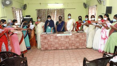 Photo of നാട്ടിക കുടുംബശ്രീ CDS പുതിയ ഭരണസമിതി സത്യപ്രതിജ്ഞാ ചടങ്ങിന് അദ്ധ്യക്ഷ വഹിച്ച മുൻ ചെയർപേഴ്സൺ ഹേമ പ്രേമൻ സ്വാഗതം പറഞ്ഞ ARo വേണുഗോപാൽ .സത്യപ്രതിജ്ഞ ചൊല്ലിക്കൊടുത്തRo സ്മിത .CDS ചെയർപേഴ്സൺ ആയി ചുമതലയേറ്റ കമലം ശ്രീകുമാർ ,വൈസ് ചെയർപേഴ്സൺ ആയി ചുമതലയേറ്റ രാജി രഞ്ചൻ പഞ്ചായത്ത് വൈസ് പ്രസിഡൻ്റ് രജനി ബാബു ക്ഷേമകാര്യ സ്റ്റാൻ്റിംഗ് കമ്മറ്റി ചെയർപേഴ്സൺ. ബിന്ദു പ്രദീപ് മറ്റു മെമ്പർമാരായ KR ദാസൻ, നികിത പി രാധാകൃഷ്ണൻ ,CS മണികണ്ഠൻ. CDS മെമ്പർമാരായ പുഷ്പ കുട്ടൻ, ജീജ ശിവൻ, ജാസ്മിൻ റഷീദ്, പ്രമീള, സരോജിനി രാമകൃഷ്ൻ, ദമയന്തി ,സതി രാമകൃഷ്ണൻ ,ശ്രീദേവി മാധവൻ, അമ്മിണി ധർമ്മപാലൻ, രമ്യ കെ എസ് ,രമ്യ അനിൽകുമാർ എന്നിവർ പങ്കെടുത്തു.മെമ്പർ സെക്രട്ടറി സെറീന അലി റിപ്പോർട്ട് അവതരിപ്പിച്ചു