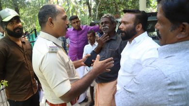 Photo of ബ്ലോക്ക്   പഞ്ചായത്ത് മെമ്പർ ഭഗീഷ്പൂരാടന്റെ നേതൃത്വത്തിൽ തടസ്സപ്പെടുത്തി