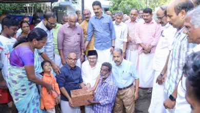 Photo of നാട്ടിക മഹല്ല് ജമാഅത്ത് കമ്മിറ്റിയുടെ നേതൃത്വത്തിൽ യു എ ഇ നാട്ടിക മഹല്ല് വെൽഫെയർ കമ്മിറ്റി നാട്ടിക ഗ്രാമപഞ്ചായത്ത് മുൻ വൈസ്  പ്രസിഡണ്ട് ശ്രീദേവി ഷണ്മുഖനു നിർമ്മിച്ച നൽകുന്ന വീടിന്റെ ശിലാസ്ഥാപനം നടന്നു
