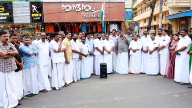 Photo of പ്രതിപക്ഷ എം.എൽ. എ മാരെ നിയമസഭയിൽ കയ്യേറ്റം ചെയ്തതിൽ തൃപ്രയാറിൽ കോൺഗ്രസ്‌ പ്രതിഷേധ ജാഥ നടത്തി.