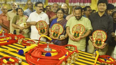 Photo of വർണ്ണങ്ങളോടെ പൂരം; പാറമേക്കാവിന്റെ പൂരച്ചമയ പ്രദർശനം തുടങ്ങി
