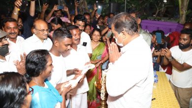 Photo of ചങ്ക്സ് ” സഹപാഠിക്കൊരു സ്നേഹകൂട് എന്ന പദ്ധതിയുടെ ഭാഗമായി ശ്രീ പോട്ടയിൽ ആനന്ദനായി നിർമ്മിച്ച പുതിയ വീടിൻ്റെ താക്കോൽദാനം പ്രശസ്ത സിനിമാതാരം ശ്രീ സുരേഷ് ഗോപി നിർവ്വഹിച്ചു.