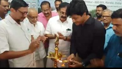 Photo of തൃശൂർ പൂരം പ്രദർശനം നഗരിയിൽ ആക്ട്സ് സ്റ്റാൾ പ്രവർത്തനം ആക്ട്സ് പ്രസിഡന്റ് കൂടിയായ .ജില്ലാ കളക്ടർ .വി.ആര്‍.കൃഷ്ണ തേജ  ഉദ്ഘാടനകർമ്മം നിർവ്വഹിച്ച്