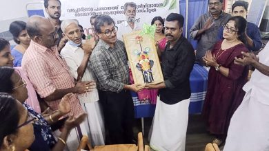 Photo of വലപ്പാട് ഗ്രാമപഞ്ചായത്ത് വാഴൂർ ശ്രീനിവാസൻ വൈദ്യർ ആയുർവേദ ഹോസ്പിറ്റലിൽ നിന്നും വിരമിച്ച ജയദീപ് ഡോക്ടർക്കു യാത്രയപ്പ് നൽകി