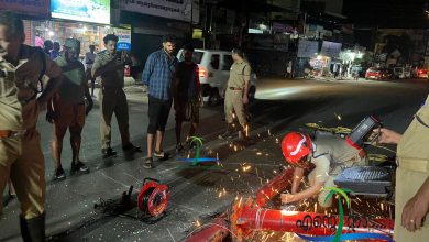 Photo of തൃപ്രയാർ സെന്ററിൽ മിനി ലോറി ഇടിച്ച് സിഗ്നൽ പോസ്റ്റ് ഒടിഞ്ഞു വീണു.