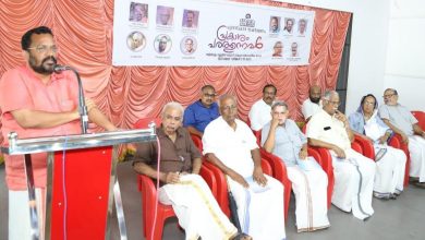 Photo of തളിക്കുളം അറിയപ്പെടേണ്ടത് കവി കെ എസ് കെ യുടെ പേരിൽ : ടി. പദ്മനാഭൻ ഓരോ നാടിനും ഓരോ സംസ്കാരമുണ്ടെന്നും തളിക്കുളത്തിന്റെ സംസ്കാരവും മഹിമയും നാളത്തെ തലമുറയ്ക്ക് വേണ്ടി പകർന്നു നൽകാൻ കെ എസ് കെ യെ പോലുള്ള കവികളുടെ ഓർമ്മകൾ നിലനിൽക്കുന്ന വിധത്തിൽ സാംസ്കാരിക പ്രവർത്തനങ്ങൾ നടത്തേണ്ടതുണ്ടെന്ന് ടി പദ്മനാഭൻ