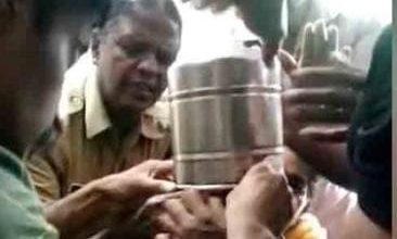 Photo of തലയിൽ പാത്രം കുടുങ്ങിയ മൂന്നു വയസുകാരിക്ക് ഒടുവിൽ രക്ഷകരായത് തൃശൂർ ഫയർ ഫോഴ്സ്.