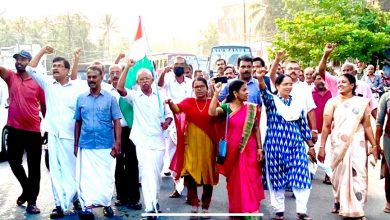 Photo of കർണാടകത്തിൽ കോൺഗ്രസ്സ് വിജയത്തിൽ ആഹ്ലാദം പ്രകടിപ്പിച്ച്തളിക്കുളം മണ്ഡലം കോൺഗ്രസ്സ് പ്രവർത്തകർ തളിക്കുളത്ത് ആഹ്ലാദ പ്രകടനം നടത്തി.