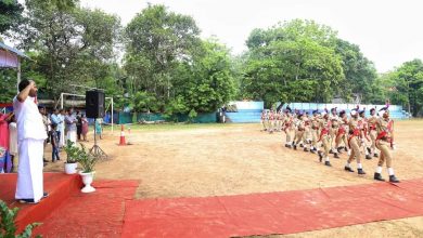 Photo of വർണ്ണാഭമായി വലപ്പാട് ഗവൺമെൻറ് ഹയർ സെക്കൻഡറി സ്കൂളിലെ SPC പാസിംഗ് ഔട്ട് പരേഡ്*