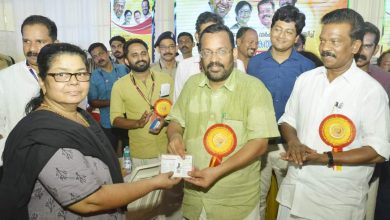 Photo of കയ്യോടെ കൊടുത്ത് റേഷൻ കാർഡ്; മേഴ്സി യ്ക്ക് ആശ്വാസം