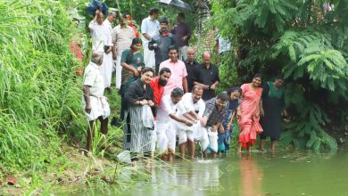 Photo of ഓണത്തിന് വിഷരഹിത പച്ചക്കറി പദ്ധതിയുടെ ഭാഗമായി  കേരള കർഷകസംഘം നാട്ടിക ഏരിയ കമ്മിറ്റിയുടെ നേതൃത്വത്തിൽ സംയോജിത പച്ചക്കറി കൃഷി ആരംഭിച്ചു. വിവിധയിടങ്ങളിലായി 20 ഏക്കർ സ്ഥലത്താണ് സംയോജിത കൃഷി സംഘാടക സമിതിയുടെ നേത്യത്വത്തിൽ ഒരുക്കിയിട്ടുള്ളത്. ഇതോടൊപ്പം കുളങ്ങൾ വൃത്തിയാക്കി മത്സ്യകൃഷിയും