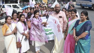 Photo of നവ കേരള സദസുമായി ബന്ധപ്പെട്ട നാട്ടിക നിയോജക മണ്ഡലത്തിൽ ഉൾപ്പെട്ട നാട്ടിക തളിക്കുളം വലപ്പാട്  പഞ്ചായത്തുകളിലെ അംഗനവാടി പ്രവർത്തകരും ഐ സി ഡി എസ് ജീവനക്കാരുംഉൾപ്പെട്ട നടത്തിയ ഘോഷയാത്രയിൽ സിഡിപി യോ ശ്രീമതി ശുഭനാരായണൻ സ്വാഗതം പ്രസംഗം നടത്തി ബഹുമാനപ്പെട്ട നാട്ടിക ഗ്രാമപഞ്ചായത്ത് പ്രസിഡൻറ് ദിനേശ് അവർകൾ ഉദ്ഘാടനം നിർവഹിച്ചു പ്രസ്തുത പരിപാടിയിൽ ത ളിക്കുളം ബ്ലോക്ക് ക്ഷേമകാര്യ സ്റ്റാൻഡിങ് കമ്മിറ്റി ചെയർപേഴ്സൺ മല്ലിക ദേവൻ അവർകൾ അധ്യക്ഷത വഹിച്ചു പ്രസ്തുത ചടങ്ങിൽ നാട്ടിക ഗ്രാമപഞ്ചായത്ത് വൈസ് പ്രസിഡൻറ് രജനി ബാബു, തളിക്കുളം ബ്ലോക്ക് ഏരിയ മെമ്പർ ജൂബി പ്രദീപ് എന്നി വരും, പങ്കെടുത്തു, കൂടാതെ നാട്ടിക വലപ്പാട് തളിക്കുളം പഞ്ചായത്തുകളിൽ ഉൾപ്പെട്ട മുഴുവൻ അംഗൻവാടി വർക്കേഴ്സ്, ഹെൽപ്പേഴ്സ് സൂപ്പർവൈസസ് സ്കൂൾ കൗൺസിൽ ഓഫീസ് ജീവനക്കാർ , പഞ്ചായത്ത് മെമ്പേഴ്സ് എന്നിവരും പങ്കെടുത്തു