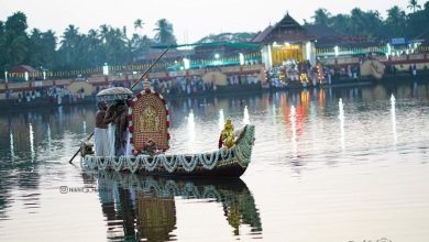 Photo of പടിഞ്ഞാറെ കരയിലെ ഗ്രാമപ്രദക്ഷിണം പൂർത്തിയാക്കി .സ്വന്തം പള്ളിയോടത്തിൽ തൃപ്രയാർ തേവർ കിഴക്കേകരയിലേക്ക്…