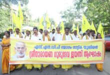 Photo of നാട്ടിക യൂണിയൻ്റെ നേതൃത്വത്തിൽ നടന്ന ഘോഷയാത്ര . തൃപ്രയാറിനെ പീതസാഗരമാക്കി
