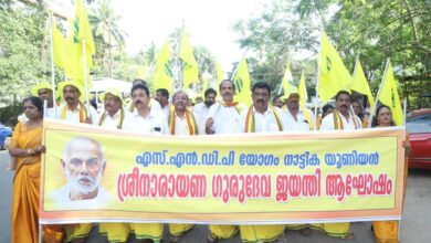 Photo of നാട്ടിക യൂണിയൻ്റെ നേതൃത്വത്തിൽ നടന്ന ഘോഷയാത്ര . തൃപ്രയാറിനെ പീതസാഗരമാക്കി
