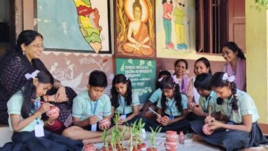 Photo of കലോത്സവം കമനീയമാക്കാൻ.ഹരിതോപഹാരമൊരുക്കി കുരുന്നുകൾ.