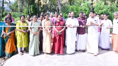 Photo of അന്തിക്കാട് കല്ലിടവഴി പുത്തൻകോവിലകം ലിങ്ക് റോഡ് ഉദ്ഘാടനം നാട്ടിക എം.എൽ.എ.സി.സി.മുകുന്ദൻ നിർവഹിച്ചു.