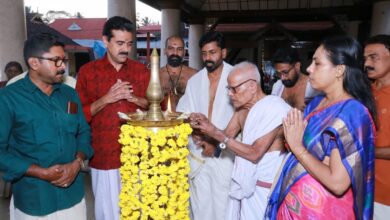 Photo of തൃപ്രയാർ ശ്രീരാമസ്വാമി ക്ഷേത്രത്തിലെ ഏകാദശി മഹോത്സവത്തിന് തുടക്കം കുറിച്ച് .ഏകാദശി .നിറമാലക്ക് തിരി തെളിഞ്ഞു