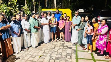 Photo of ജില്ലാ സംസ്ഥാന സ്കൂൾ കായിക മേളയിലെ മെഡൽ ജേതാവ് വി എം അശ്വതിയെ ആദരിച്ച് കോൺഗ്രസ്