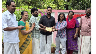 Photo of തളിക്കുളം ഗ്രാമപഞ്ചായത്ത്. 14. വാർഡിലേക്ക് മത്സരിക്കുന്ന.എൽഡിഎഫ് സ്ഥാനാർത്ഥി.Dyfi മേഖലാ സെക്രട്ടറി എ എൻ നിസാറിന് കെട്ടി വക്കാനുള്ള തുക dyfi തളിക്കുളം മേഖല കമ്മിറ്റി കൈമാറി.