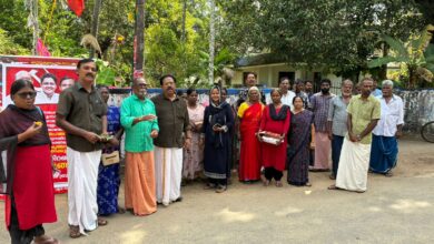 Photo of കേരളം അതി ദാരിദ്ര്യ മുക്ത സംസ്ഥാനമായി പ്രഖ്യാപികുന്നതിന്റെ ഭാഗമായി തളിക്കുളം സിപിഐഎം 12ആം വാർഡ് കമ്മിറ്റിയുടെ നേതൃത്വത്തിൽ സംസ്ഥാന സർക്കാരിന് അഭിവാദ്യങ്ങൾ അർപ്പിച്ചു കൊണ്ട് ആഘോഷവും മധുര വിതരണവും നടന്നു
