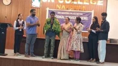 Photo of യുവതിയുടെ ജീവൻ രക്ഷിച്ച സാമൂഹിക പ്രവർത്തകനെ നാട്ടിക ശ്രീനാരായണ കോളജിലെ എൻ എസ് എസ് യൂണിറ്റുകൾ ആദരിച്ചു