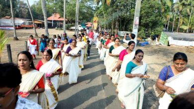 Photo of തളിക്കുളം എരണേഴത്ത് ശ്രീഭഗവതി ക്ഷേത്ര മഹോത്സവത്തോടനുബന്ധിച്ചുള്ള ദേവിയുടെ ഗ്രാമപ്രദക്ഷിണം നടന്നു.
