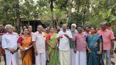 Photo of താന്ന്യം ഗ്രാമപഞ്ചായത്തിലെ എവർഗ്രീൻ റോഡ് നാട്ടിക നിയോജക മണ്ഡലം എം എൽ എ. സി.സി.മുകുന്ദൻ നിർവ്വഹിച്ചു. നിർവഹിച്ചു.