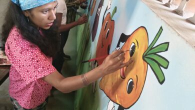 Photo of ‘ആക്രിക്കൂട്ട’മെത്തി, സ്കൂളിന്റെ മോടി കൂട്ടാൻ…