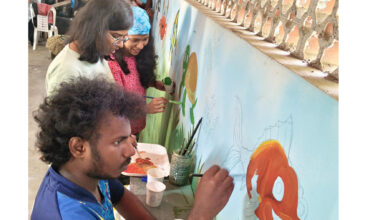 Photo of തളിക്കുളം കൈതക്കൽ എസ്.എൻ. കെ. എൽ.പി. സ്കൂളിൽ ആക്രി ക്കൂട്ടമെത്തി, പക്ഷേ അലങ്കോലമാക്കാനല്ല. സ്കൂളിൻ്റെ മോടികൂട്ടാനായിരുന്നു.