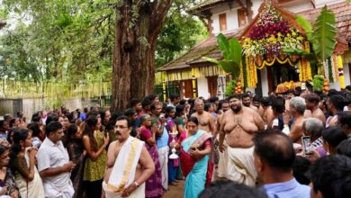 Photo of പെരിങ്ങോട്ടുകര ശ്രീ ആവണങ്ങാട്ടിൽ കളരി ശ്രീ വിഷ്ണുമായ ക്ഷേത്രത്തിലെ വെള്ളാട്ട് മഹോത്സവത്തിന് തുടക്കം കുറിച്ച് നടന്ന പെട്ടി എഴുന്നള്ളിപ്പ്