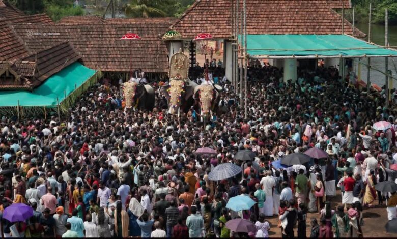 Photo of തൃപ്രയാർ. തേവരുടെ മകീര്യം പുറപ്പാട്.മാർച്ച് മാർച്ച്.24.ചൊവ്വാഴ്‌ച