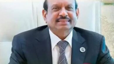 Photo of *മുണ്ടത്തിക്കോട് വെടിക്കെട്ട് അപകടത്തിലെ ഇരകൾക്ക് ലുലു ഗ്രൂപ്പ് ചെയർമാൻ എം.എ യൂസഫലി സാമ്പത്തിക സഹായം പ്രഖ്യാപിച്ചു* . മരിച്ച 14 പേരുടെ കുടുംബങ്ങൾക്ക് ഒരു ലക്ഷം രൂപ വീതവും പരിക്കേറ്റവർക്ക് അരലക്ഷം രൂപ വീതവും നൽകും