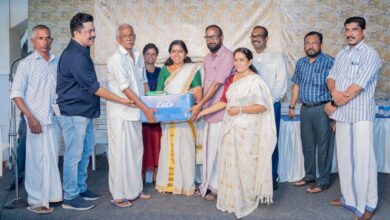 Photo of വറുതിക്കിടയിൽ ആശ്വാസവുമായി എം.എ യൂസഫലി; നാട്ടികയിലെ മത്സ്യബന്ധന തൊഴിലാളികൾക്ക് ഭക്ഷ്യകിറ്റുകൾവിതരണം ചെയ്തു