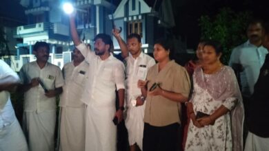 Photo of ദുരിതമനുഭവപ്പെട്ട മേഖലകളിൽ അർധരാത്രിവരെ സന്ദർശനം നടത്തി മന്ത്രി ഒ. ജെ. ജനീഷും ജില്ലാ കളക്ടർ ശിഖ സുരേന്ദ്രനും