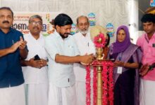 Photo of ഖാദി തൊഴിലാളികളുടെ പ്രശ്നങ്ങൾ പരിഹരിക്കാൻ സർക്കാറിന്റെ ഇടപെടലുണ്ടാകും: മന്ത്രി ഒ.ജെ. ജനീഷ് ഖാദി ഓണം മേളയുടെ ജില്ലാതല ഉദ്ഘാടനം മന്ത്രി നിർവ്വഹിച്ചു.