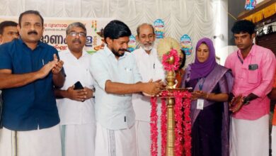 Photo of ഖാദി തൊഴിലാളികളുടെ പ്രശ്നങ്ങൾ പരിഹരിക്കാൻ സർക്കാറിന്റെ ഇടപെടലുണ്ടാകും: മന്ത്രി ഒ.ജെ. ജനീഷ് ഖാദി ഓണം മേളയുടെ ജില്ലാതല ഉദ്ഘാടനം മന്ത്രി നിർവ്വഹിച്ചു.