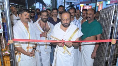 Photo of ഗുരുവായൂരിൽ ഭക്തർക്ക് സുഖ ക്ഷേത്രദർശനത്തിനായുള്ള വെർച്വൽ ക്യൂ വഴിയുള്ള ദർശനം ഇന്ന് രാവിലെ തുടങ്ങി.