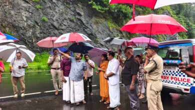 Photo of കുതിരാന്‍ തുരങ്കത്തിനു മുകളില്‍ നേരിയ മണ്ണിടിച്ചില്‍