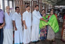 Photo of ദേശീയ കൈത്തറി ദിനത്തിൽ തൊഴിലാളികളെ അനുമോദിച്ച് പെരിങ്ങോട്ടുകര കൾച്ചറൽ & ചാരിറ്റബിൾ ട്രസ്റ്റ്
