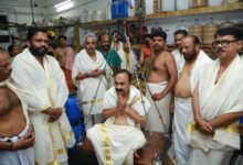 Photo of മുഖ്യമന്ത്രിക്ക് ഗുരുവായൂരിൽ നേന്ത്രപ്പഴം കൊണ്ട് തുലാഭാരം