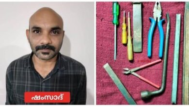 Photo of പള്ളികൾ കേന്ദ്രീകരിച്ച് കവർച്ച നടത്തി വന്നിരുന്ന നൂറോളം കേസുകളിലെ പ്രതിയെ പോലീസ് പിടികൂടി