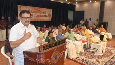 Photo of ഗുരുവായൂരപ്പനെ തൊഴുതാൽ ലഭിക്കുന്നത് പോസിറ്റീവ് എനർജി -ദേവസ്വം മന്ത്രി കെ.മുരളീധരൻ