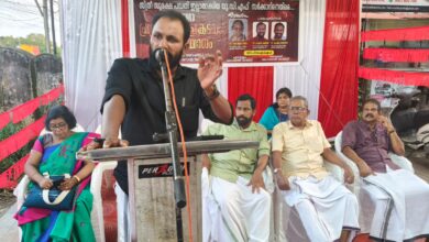 Photo of സ്ത്രീ സുരക്ഷാ പെൻഷൻ ഇല്ലാതാക്കിയ UDF സർക്കാരിനെതിരെ CPIM വലപ്പാട് – എടമുട്ടം ലോക്കൽ കമ്മറ്റികളുടെ നേതൃത്വത്തിൽ എടമുട്ടം സെന്ററിൽ വെച്ച് പ്രതിഷേധ റാലിയും പൊതുയോഗവും നടത്തി.