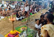 Photo of തൃത്തല്ലൂർ ശിവക്ഷേത്രത്തിൽ കർക്കിടകവാവ് ബലിതർപ്പണം നടന്നു.