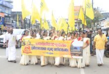 Photo of നാട്ടിക ശ്രീനാരായണ ഗുരു മന്ദിരാഗാണത്തിൽ നിന്ന്    ആരംഭിച്ച ഘോഷയാത്ര.