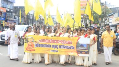 Photo of നാട്ടിക ശ്രീനാരായണ ഗുരു മന്ദിരാഗാണത്തിൽ നിന്ന്    ആരംഭിച്ച ഘോഷയാത്ര.