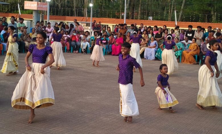 Photo of തളിക്കുളം സ്നേഹതീരത്ത് തളിക്കുളം ഡസ്റ്റിനേഷൻ കമ്മിറ്റിയുടെ നേതൃത്വത്തിൽസംഘടിപ്പിച്ച ഓണ നിലാവ്.