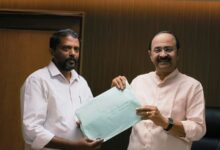 Photo of പെരിങ്ങോട്ടുകര പോലീസ് സ്റ്റേഷൻ യാഥാർത്ഥ്യമാക്കണമെന്ന് ആവശ്യപ്പെട്ട് പൊതു ജനങ്ങളിൽ നിന്നും ഒപ്പുകൾ ശേഖരിച്ച ഭീമ ഹർജി മുഖ്യമന്ത്രിക്ക് കൈമാറി.